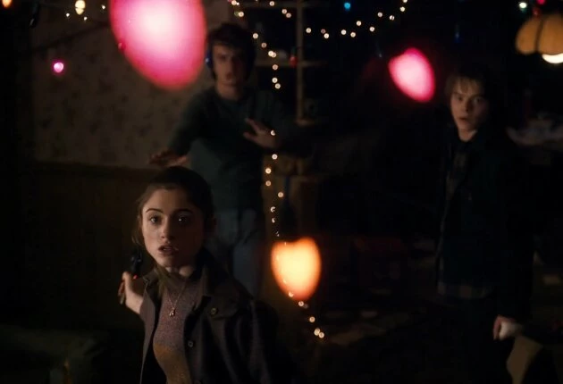 Кадр из сериала Очень странные дела 1 сезон